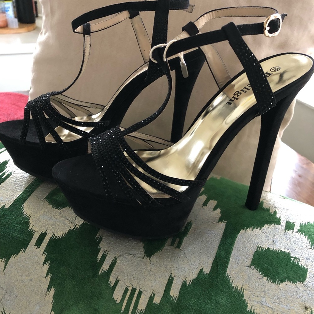 🔛🔝NEVER worn them‼️ NEW✨Sexy black sandals